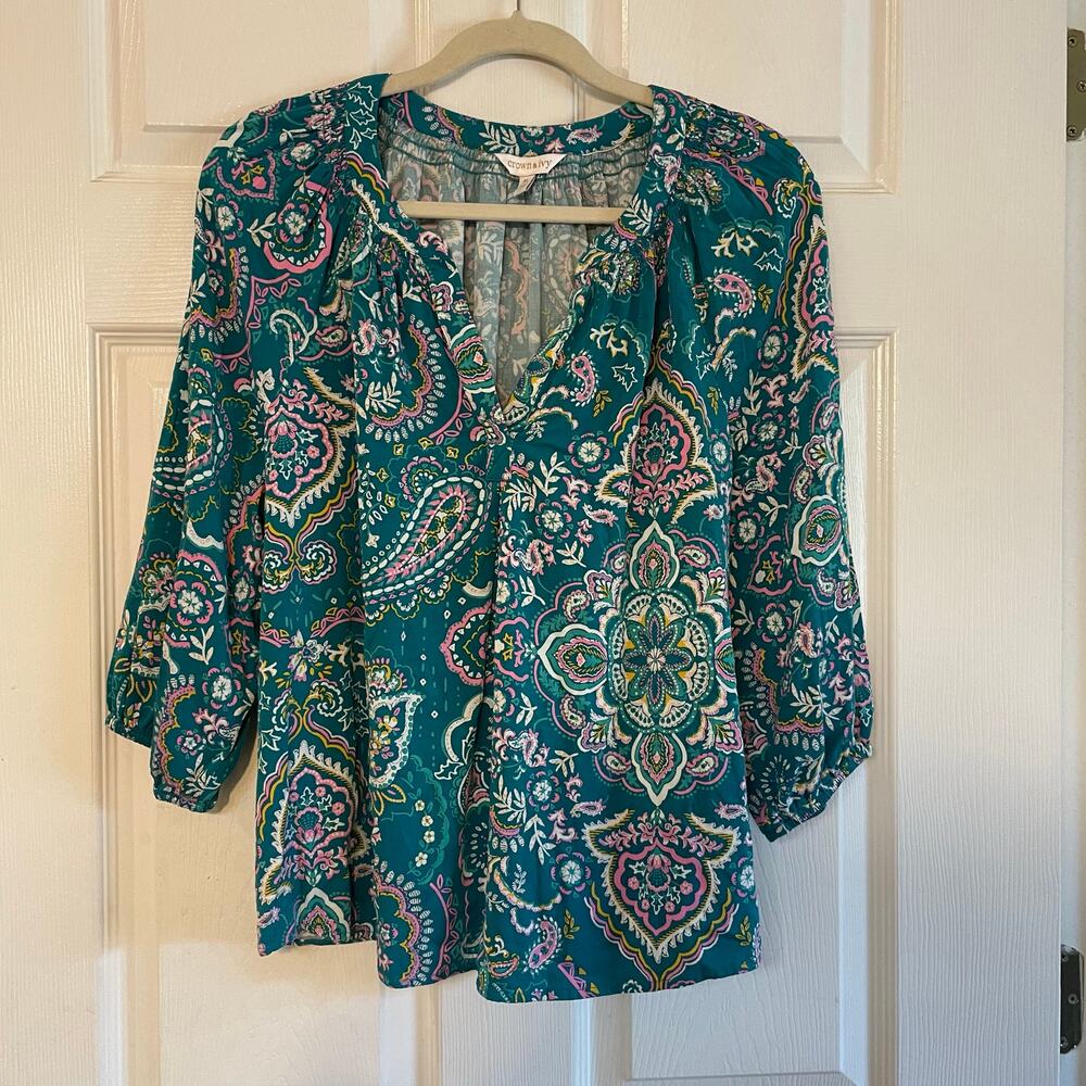 Crown & Ivy PL Paisley 3/4 Sleeve Peasant Top - Picture 1 of 11